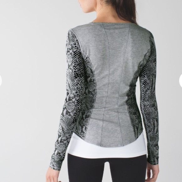 LULULEMON BETWEEN THE LINES LONG SLEEVE TOP SIZE 8 - Picture 3 of 13